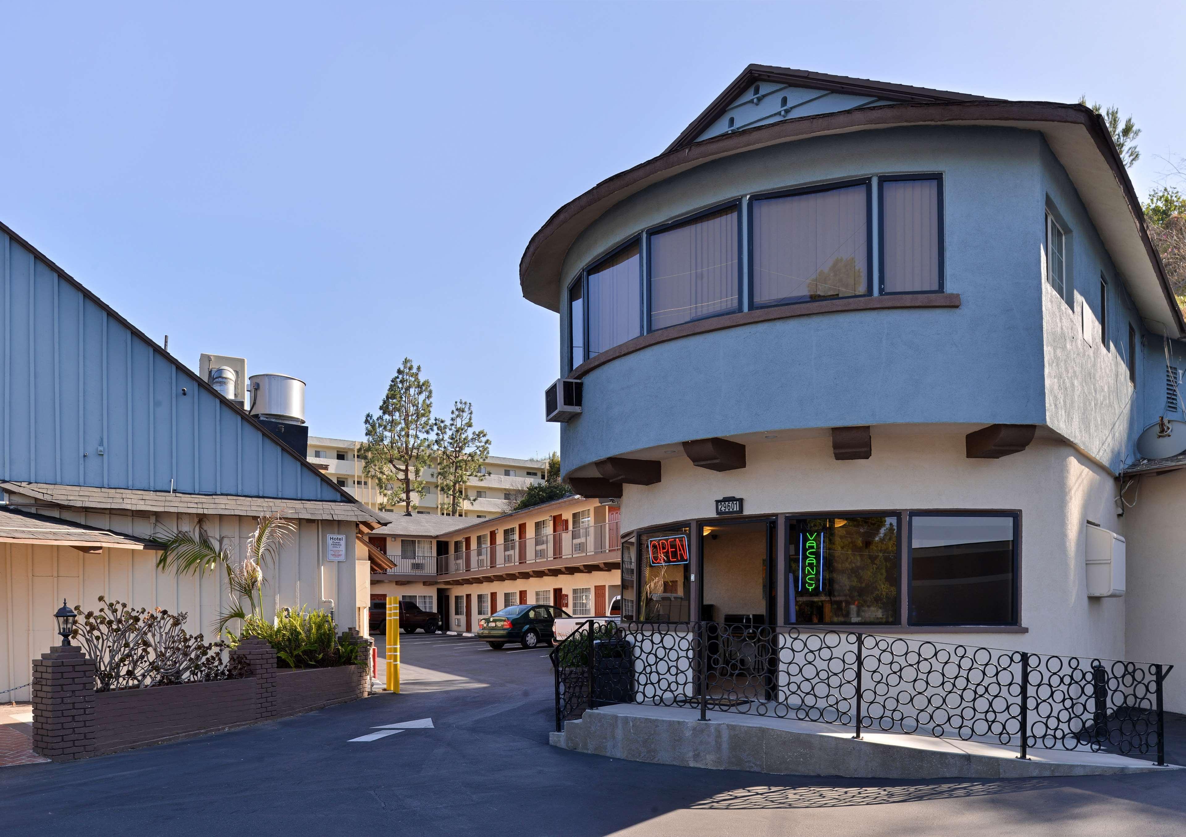 里昂中心尚佩恩美居酒店 维勒班 外观 照片